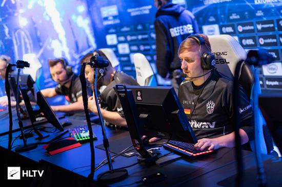 Doinb在泡芙直播间吃瓜：他们队友听不懂的战术我听懂了