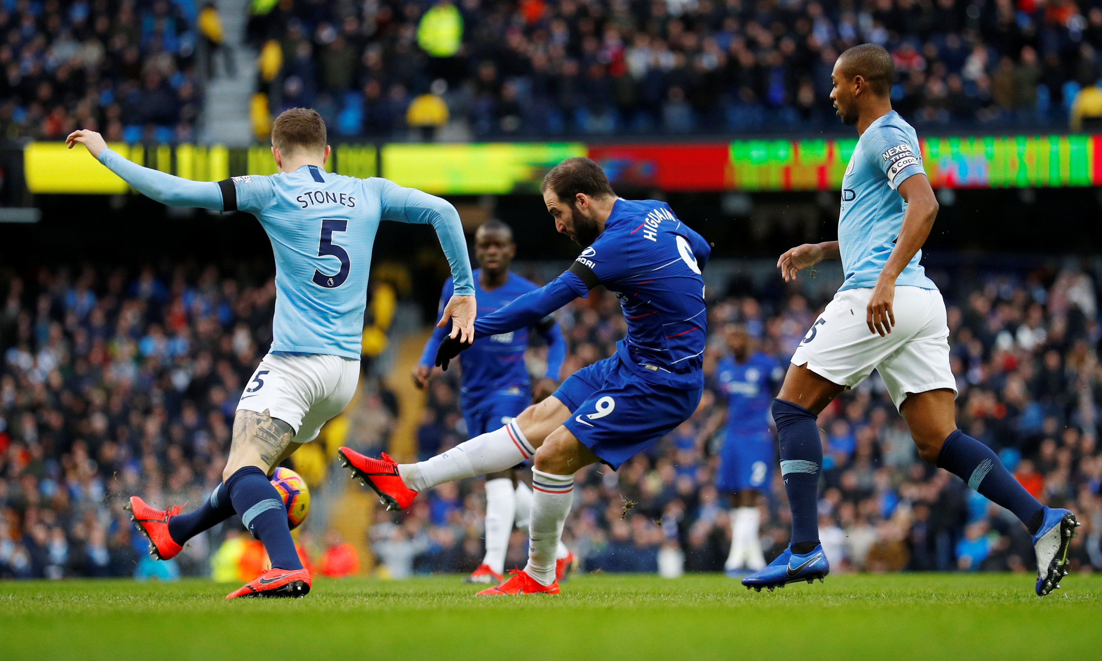 青岛海牛官方：萨里奇和尼古拉在合同期满后离队，祝一切顺利（青岛海牛官宣：萨里奇、尼古拉合同到期离队，俱乐部致以祝福）