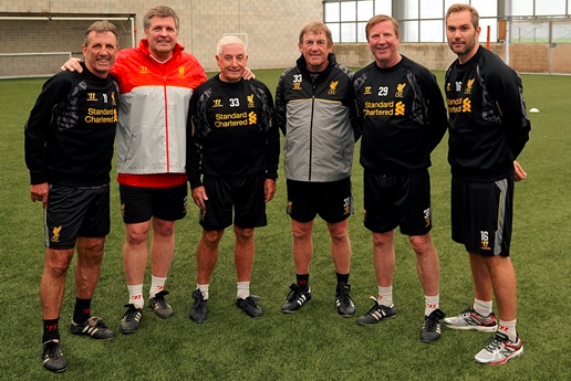 旧将：维尼修斯表现没达到他的续约要求，多数皇马球员也这样（前队员：维尼修斯的表现配不上其续约要价，多数皇马球员也如此）