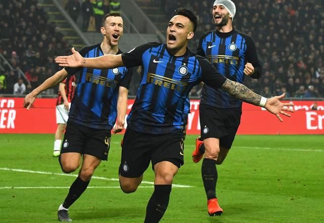 山东泰山推出官方授权球星卡，每盒售价698元