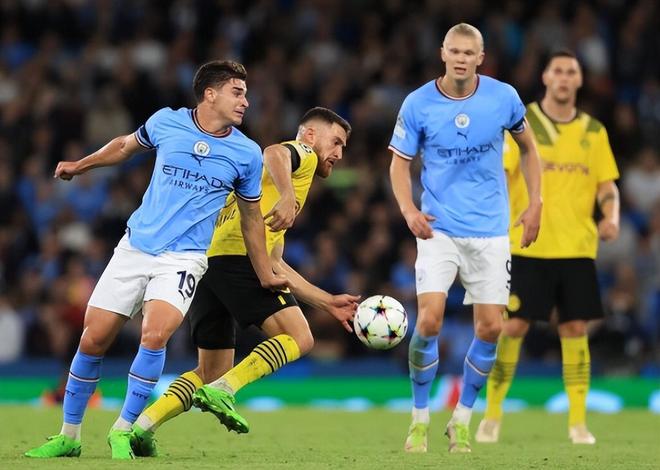 U15东亚锦半场：盛宸熙头球破僵，中国暂1-0中国香港（U15东亚锦赛半场：盛宸熙头槌先拔头筹，中国暂以1-0领先中国香港）