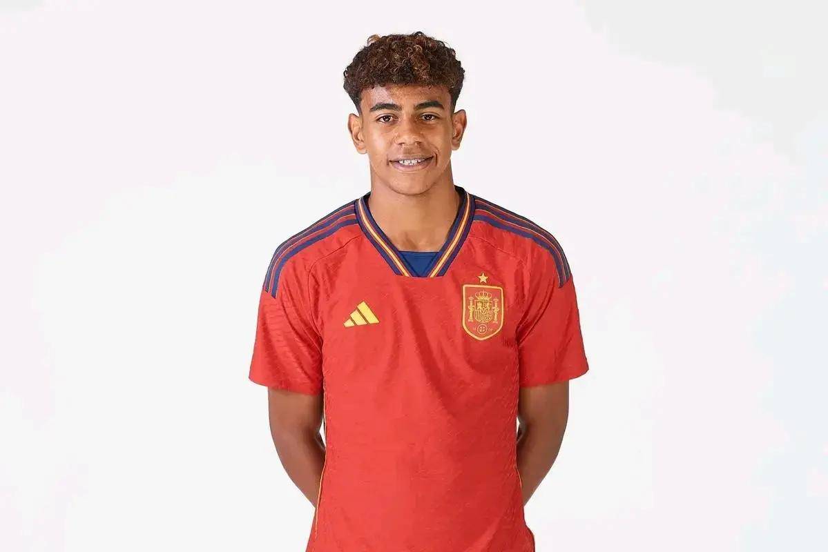 法甲身价涨跌榜：维蒂迪亚和若昂·内维斯双双上涨两千万欧（法甲身价变动榜：维蒂迪亚与若昂·内维斯各涨2000万欧）