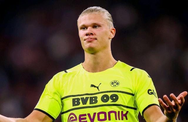 哈里·凯恩替补出场打入帽子戏法，五星拜仁轻松战胜斯图加特